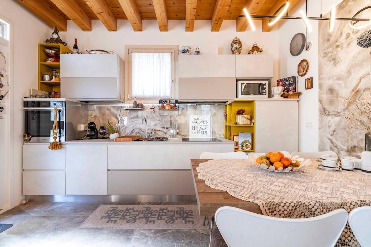 Сasa de vacaciones Stylish House Near With Parking *
