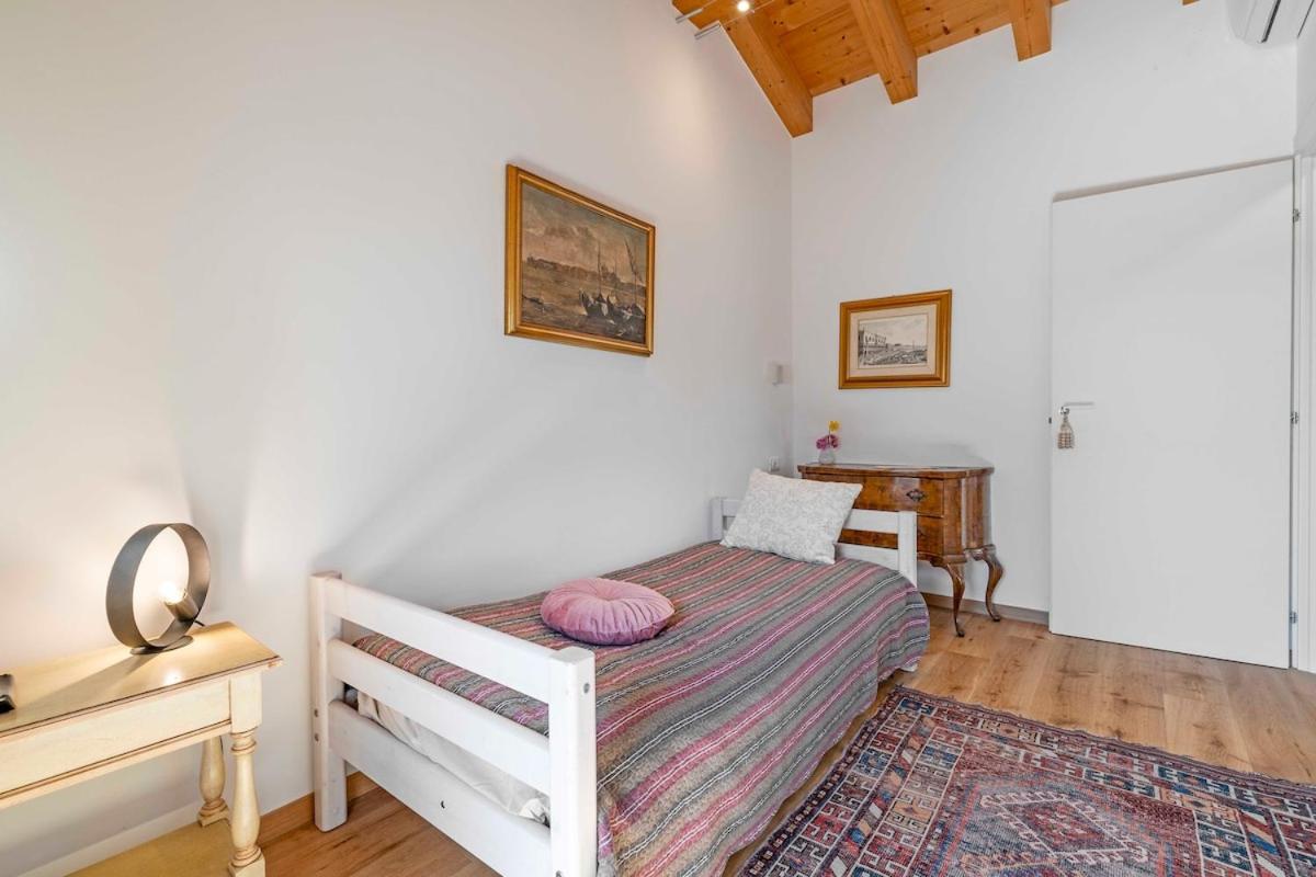 Сasa de vacaciones Stylish House Near With Parking *