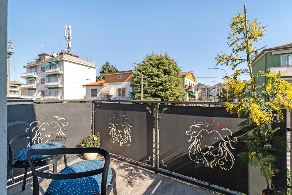Stylish House Near With Parking *