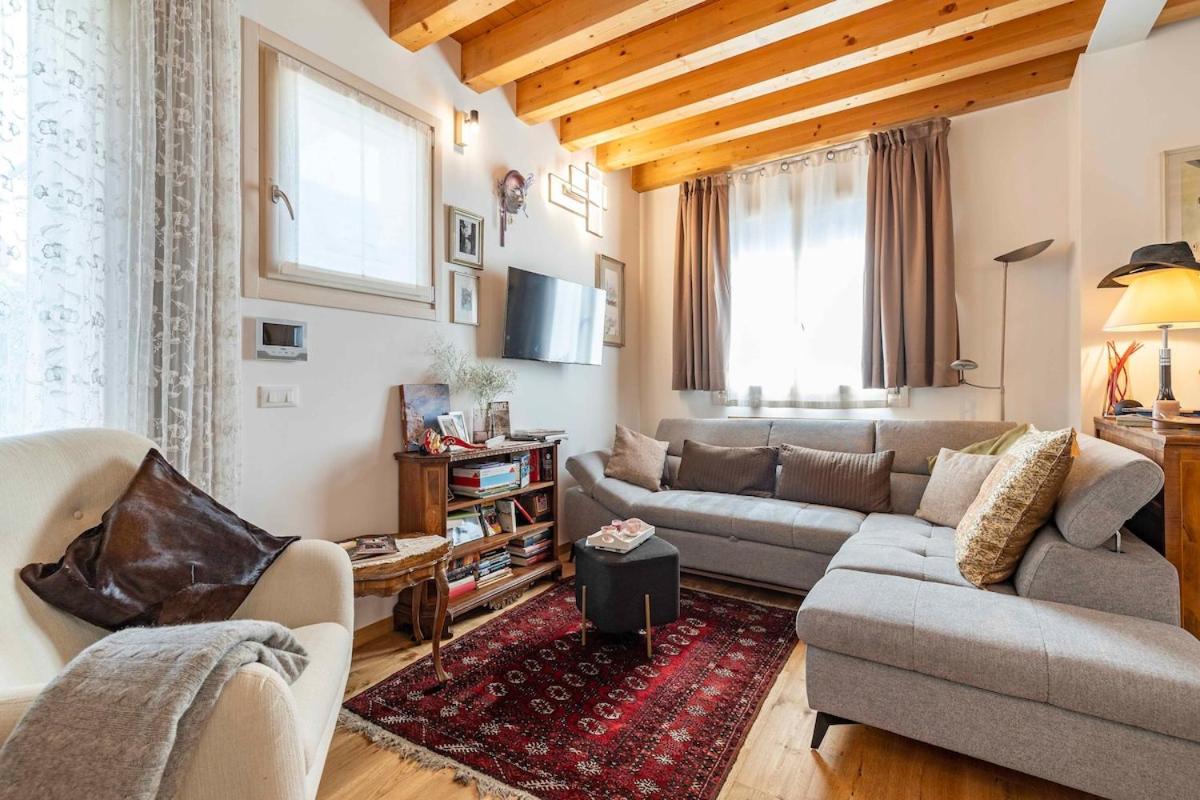 Stylish House Near With Parking Сasa de vacaciones