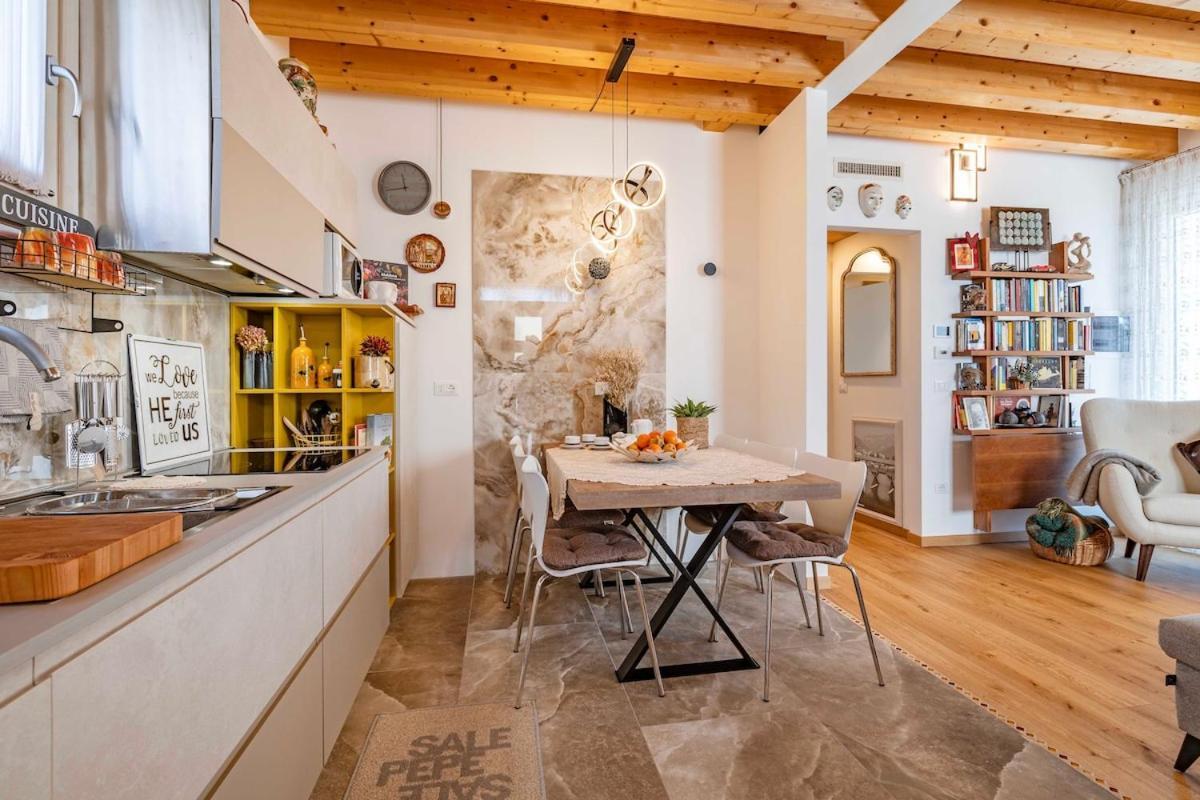 Сasa de vacaciones Stylish House Near With Parking